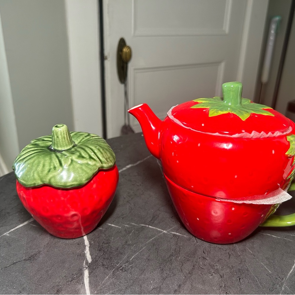 Strawberry canister/ Strawberry tea set